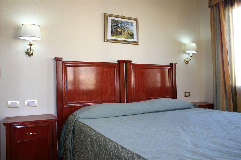 Hotel Regina Elena Olbia Eksteriør billede
