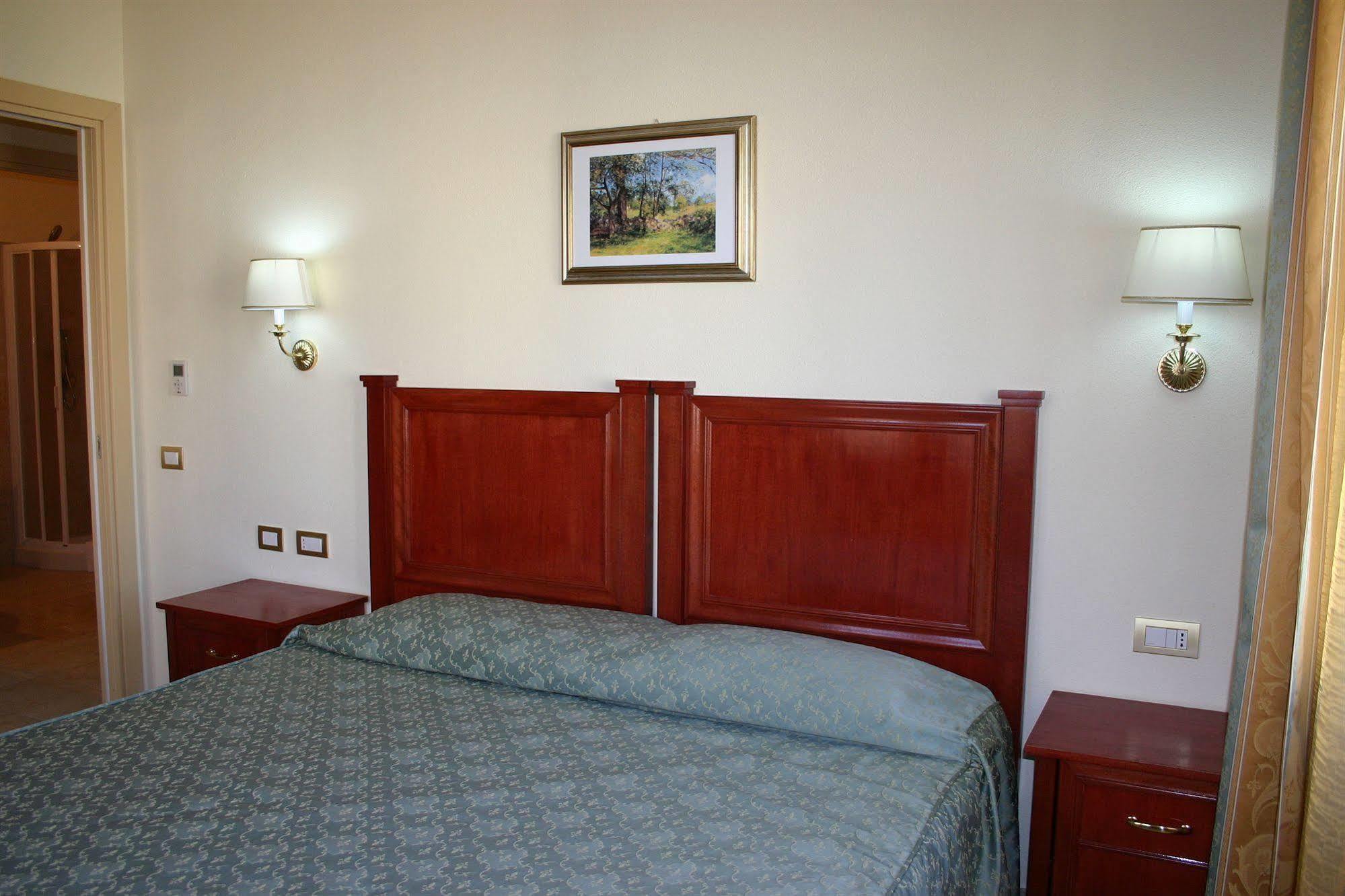Hotel Regina Elena Olbia Eksteriør billede